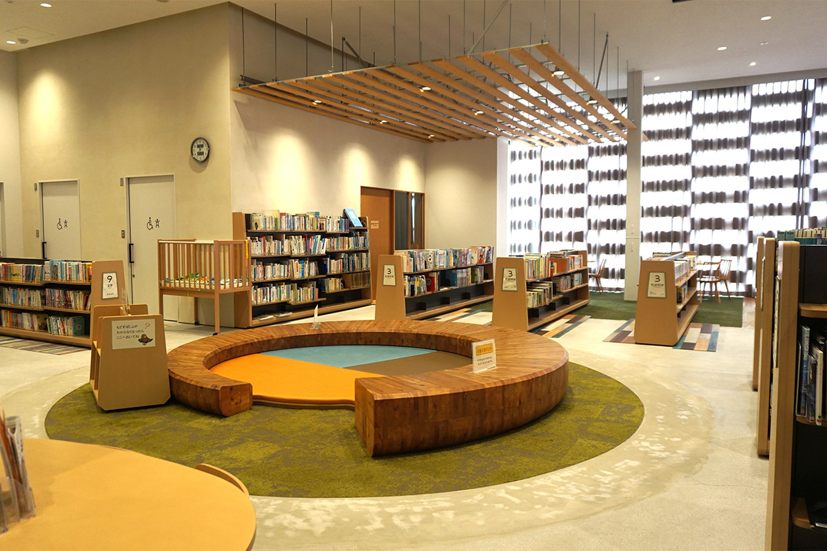 土佐市複合文化施設つなーで（図書館）